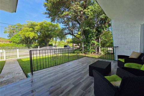 Villa ou maison à vendre à North Miami, Floride: 4 chambres, 172.43 m2 № 2084588 - photo 6