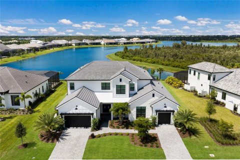 House in Venice, Florida 4 bedrooms, 389.17 sq.m. № 2360382