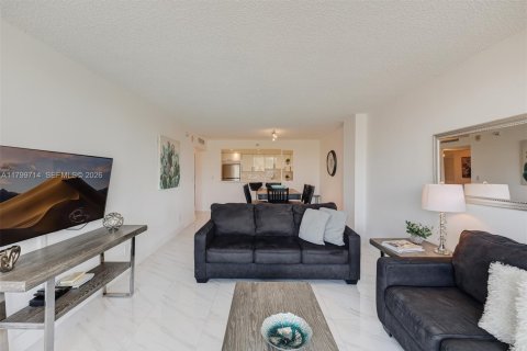 Condo in Sunny Isles Beach, Florida, 1 bedroom № 2186231 - photo 20