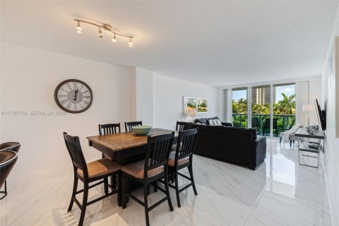 Condo in Sunny Isles Beach, Florida, 1 bedroom № 2186231 - photo 8