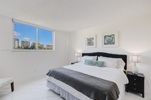 Condo in Sunny Isles Beach, Florida, 1 bedroom № 2186231 - photo 22