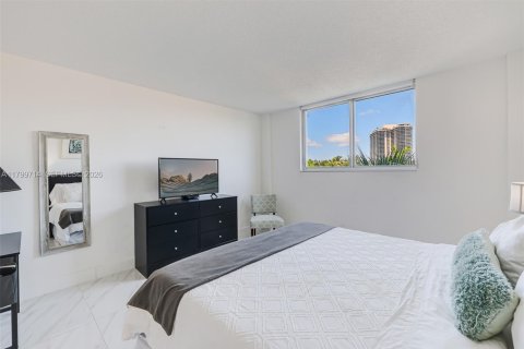 Condo in Sunny Isles Beach, Florida, 1 bedroom № 2186231 - photo 23