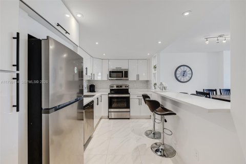 Condo in Sunny Isles Beach, Florida, 1 bedroom № 2186231