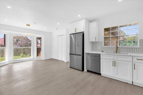 Купить виллу или дом в Дебари, Флорида 11 комнат, 180.14м2, № 1792308 - фото 13