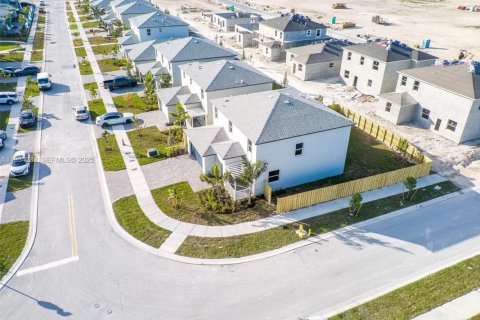 Villa ou maison à vendre à Homestead, Floride: 5 chambres, 247.58 m2 № 1992744 - photo 2