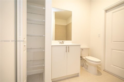 Villa ou maison à vendre à Homestead, Floride: 5 chambres, 247.58 m2 № 1992744 - photo 25