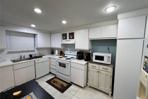 Copropriété à vendre à Hollywood, Floride: 2 chambres, 135.64 m2 № 1922539 - photo 9