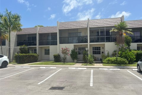 Copropriété à vendre à Hollywood, Floride: 2 chambres, 135.64 m2 № 1922539 - photo 1