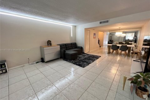 Copropriété à vendre à Hollywood, Floride: 2 chambres, 135.64 m2 № 1922539 - photo 5