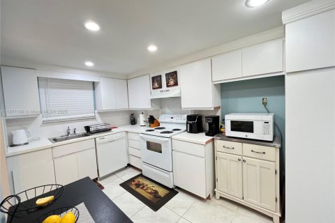 Copropriété à vendre à Hollywood, Floride: 2 chambres, 135.64 m2 № 1922539 - photo 11