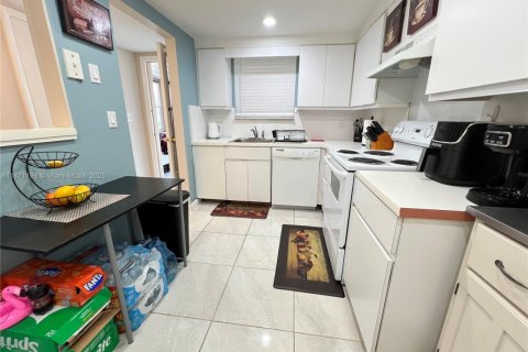 Copropriété à vendre à Hollywood, Floride: 2 chambres, 135.64 m2 № 1922539 - photo 13