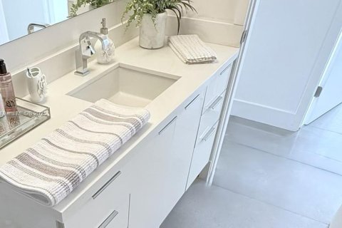 Condominio en venta en Bal Harbour, Florida, 3 dormitorios, 120.77 m2 № 1934807 - foto 21