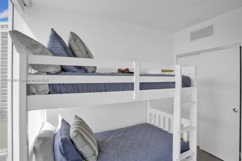 Condominio en venta en Bal Harbour, Florida, 3 dormitorios, 120.77 m2 № 1934807 - foto 19