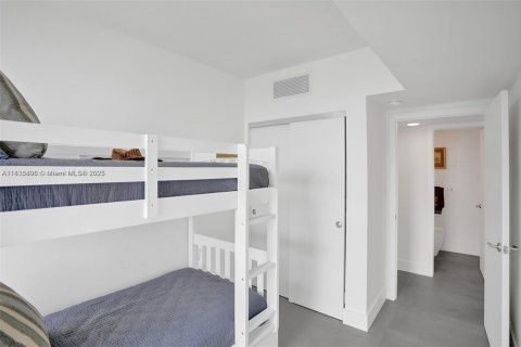 Condominio en venta en Bal Harbour, Florida, 3 dormitorios, 120.77 m2 № 1934807 - foto 17