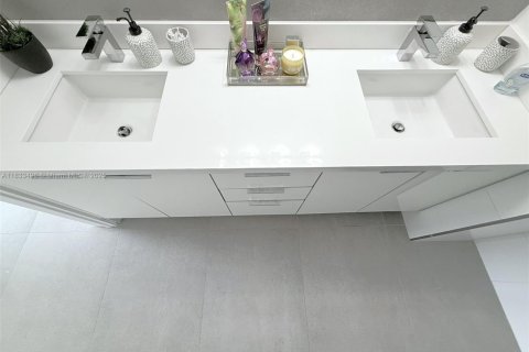 Condominio en venta en Bal Harbour, Florida, 3 dormitorios, 120.77 m2 № 1934807 - foto 30