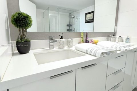 Condominio en venta en Bal Harbour, Florida, 3 dormitorios, 120.77 m2 № 1934807 - foto 29