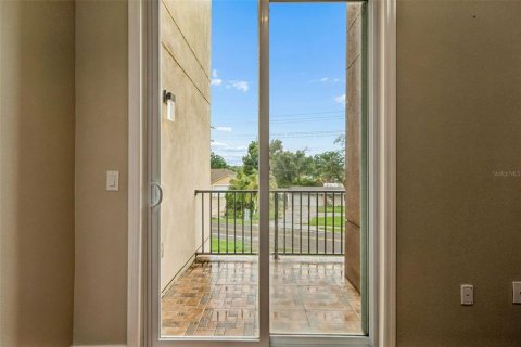 House in Tampa, Florida 3 bedrooms, 240.9 sq.m. № 2234504 - photo 29
