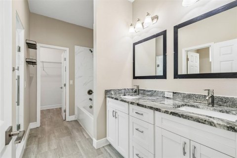 House in Tampa, Florida 3 bedrooms, 240.9 sq.m. № 2234504 - photo 24