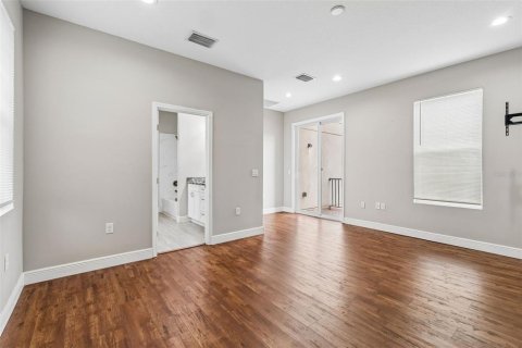 House in Tampa, Florida 3 bedrooms, 240.9 sq.m. № 2234504 - photo 23