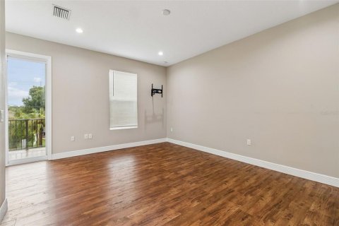 House in Tampa, Florida 3 bedrooms, 240.9 sq.m. № 2234504 - photo 22