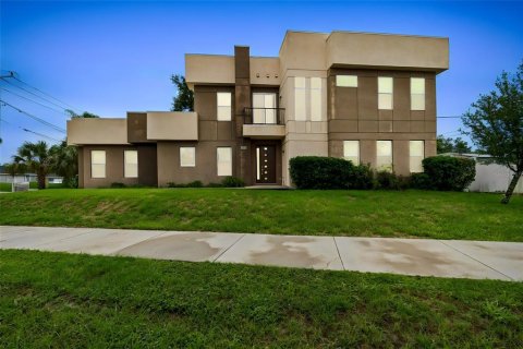 Villa ou maison à Tampa, Floride 3 chambres, 240.9 m2 № 2234504