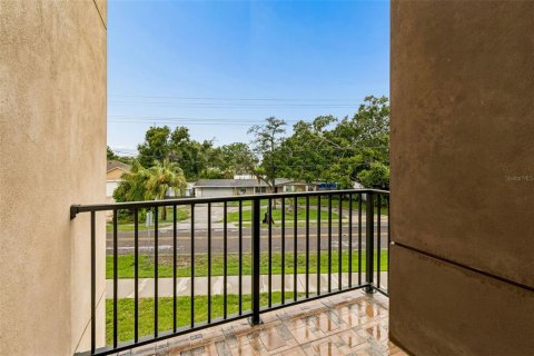 House in Tampa, Florida 3 bedrooms, 240.9 sq.m. № 2234504 - photo 30