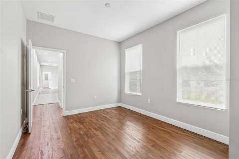 House in Tampa, Florida 3 bedrooms, 240.9 sq.m. № 2234504 - photo 14