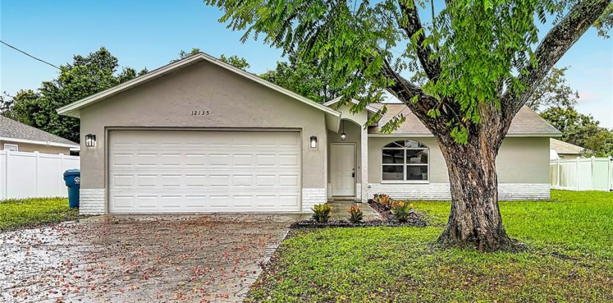 Villa ou maison à Spring Hill, Floride 3 chambres, 115.57 m2 № 2410441