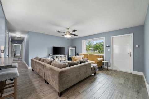 House in Fort Lauderdale, Florida 3 bedrooms, 109.25 sq.m. № 2399639 - photo 7