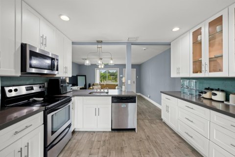 House in Fort Lauderdale, Florida 3 bedrooms, 109.25 sq.m. № 2399639 - photo 11