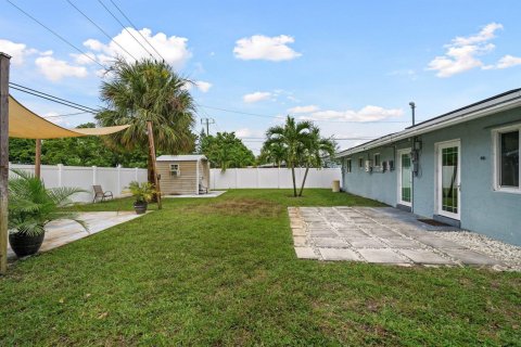 House in Fort Lauderdale, Florida 3 bedrooms, 109.25 sq.m. № 2399639 - photo 24