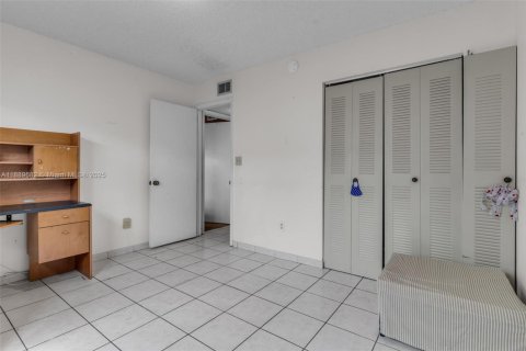 Condo in Hialeah, Florida, 3 bedrooms № 1938937 - photo 16