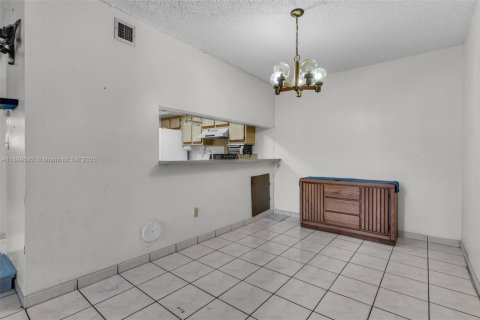 Condo in Hialeah, Florida, 3 bedrooms № 1938937 - photo 4
