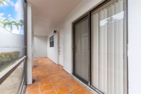 Condo in Hialeah, Florida, 3 bedrooms № 1938937 - photo 17