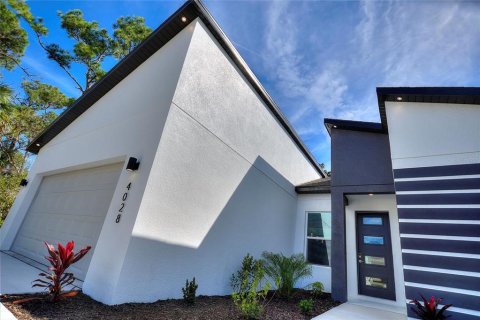 House in North Port, Florida 4 bedrooms, 159.51 sq.m. № 1532734 - photo 7