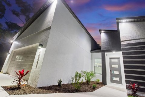 House in North Port, Florida 4 bedrooms, 159.51 sq.m. № 1532734 - photo 14