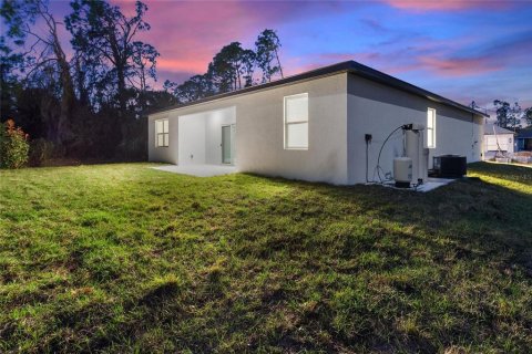 House in North Port, Florida 4 bedrooms, 159.51 sq.m. № 1532734 - photo 13