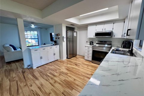 House in Brooksville, Florida 2 bedrooms, 102.38 sq.m. № 2220807 - photo 5