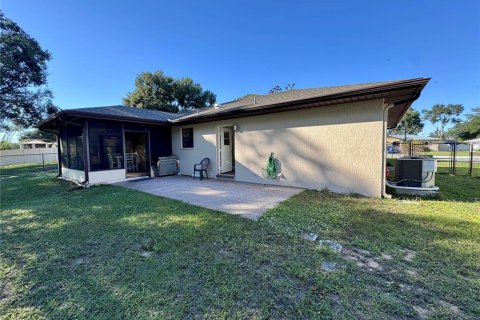 House in Brooksville, Florida 2 bedrooms, 102.38 sq.m. № 2220807 - photo 21