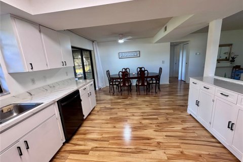 House in Brooksville, Florida 2 bedrooms, 102.38 sq.m. № 2220807 - photo 6