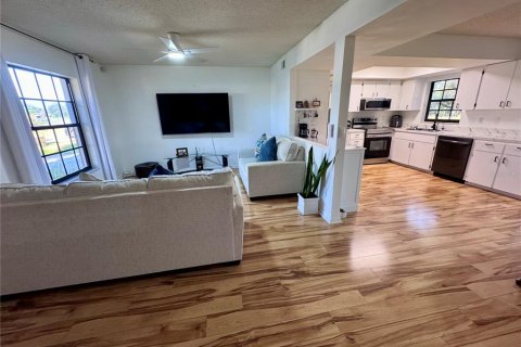 House in Brooksville, Florida 2 bedrooms, 102.38 sq.m. № 2220807 - photo 3