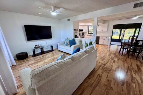 House in Brooksville, Florida 2 bedrooms, 102.38 sq.m. № 2220807 - photo 2