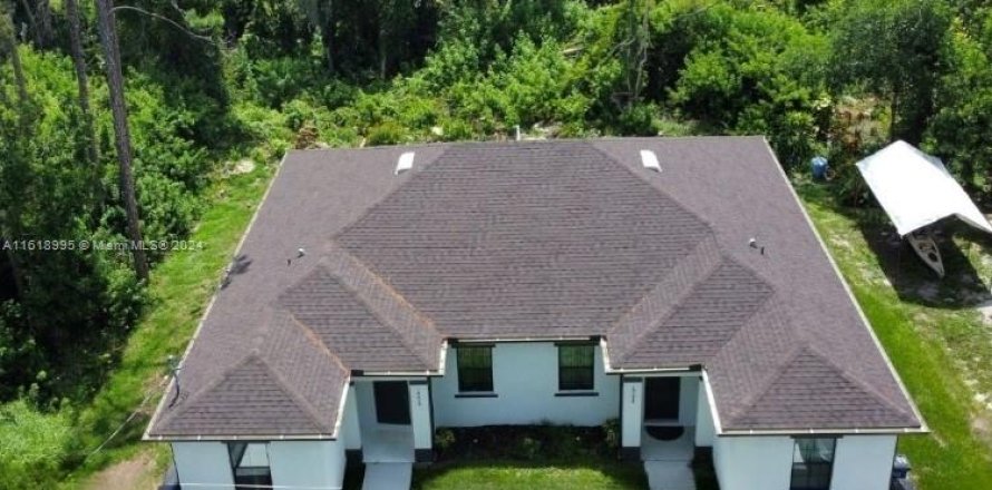 Propiedad comercial en Lehigh Acres, Florida № 1749731