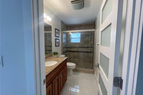 House in Sarasota, Florida 3 bedrooms, 201.88 sq.m. № 1858410 - photo 15