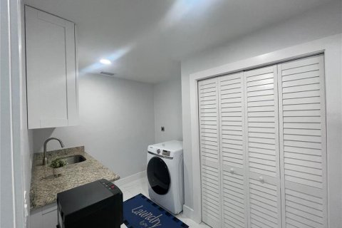 House in Sarasota, Florida 3 bedrooms, 201.88 sq.m. № 1858410 - photo 19