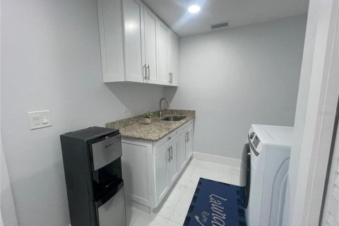 House in Sarasota, Florida 3 bedrooms, 201.88 sq.m. № 1858410 - photo 17