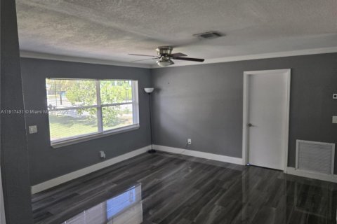 Снять в аренду виллу или дом в Бойнтон-Бич, Флорида 3 спальни, 105.91м2, № 1974993 - фото 5