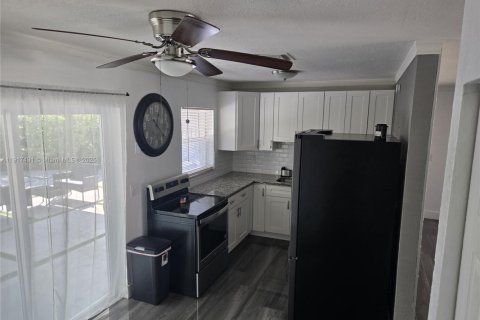 Снять в аренду виллу или дом в Бойнтон-Бич, Флорида 3 спальни, 105.91м2, № 1974993 - фото 11