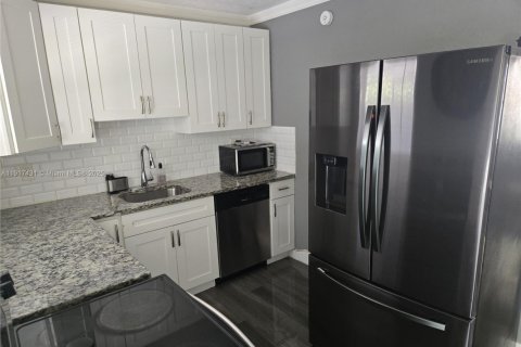 Снять в аренду виллу или дом в Бойнтон-Бич, Флорида 3 спальни, 105.91м2, № 1974993 - фото 10