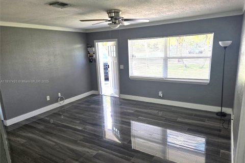 Снять в аренду виллу или дом в Бойнтон-Бич, Флорида 3 спальни, 105.91м2, № 1974993 - фото 3